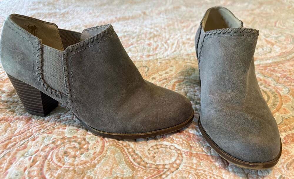 EUC LifeStride Velocity Memory Foam Joelle Ankle Booties in Grey, 6 1/2